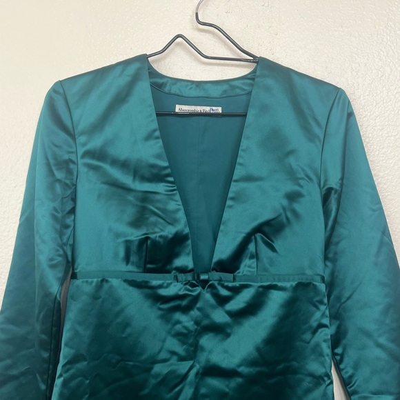 Abercrombie & Fitch Green Low Cut bow front dress - Picture 3 of 5